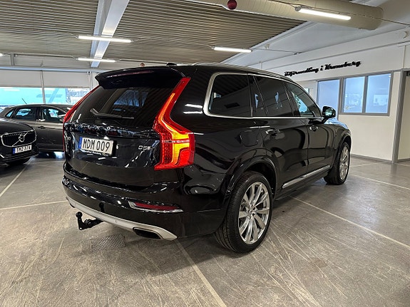 Volvo XC90 3 of 21