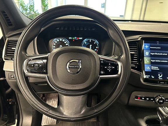 Volvo XC90 13 of 21