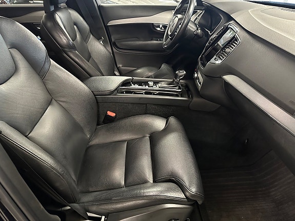 Volvo XC90 10 of 21