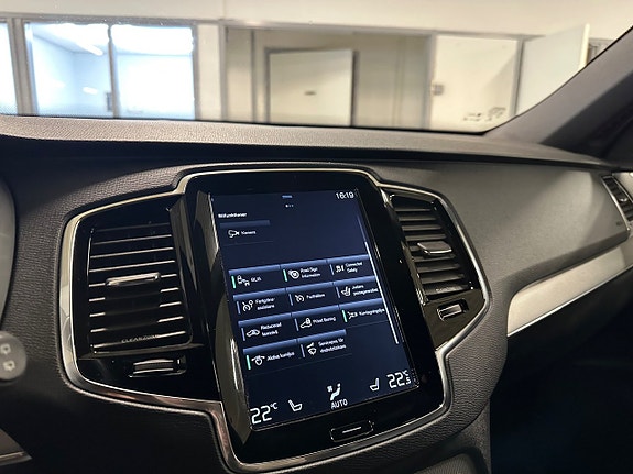 Volvo XC90 15 of 21