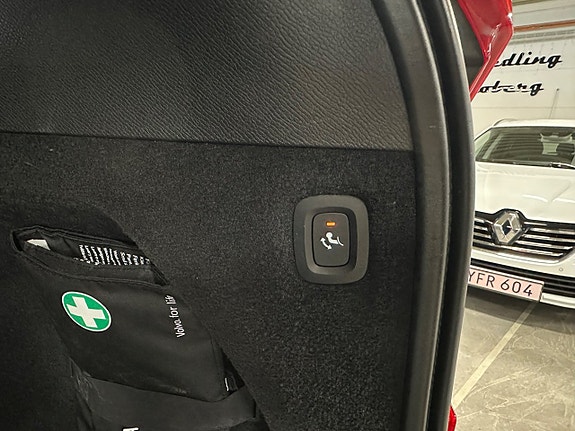 Volvo XC90 6 of 21