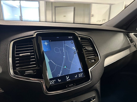 Volvo XC90 17 of 21