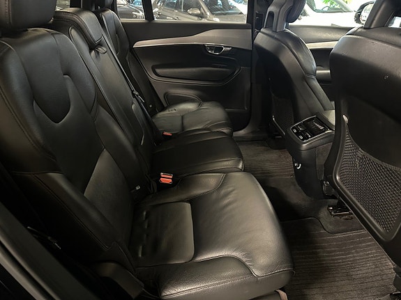 Volvo XC90 8 of 21