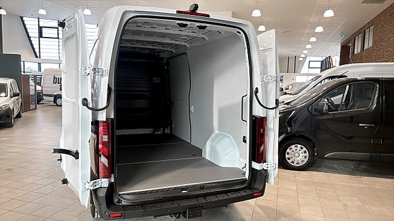 Nissan Interstar 13 of 21