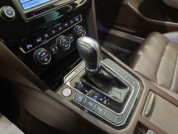 Volkswagen Passat 10 of 19