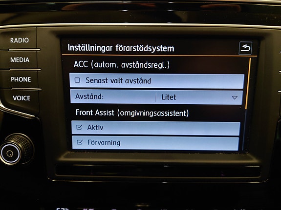 Volkswagen Passat 18 of 19