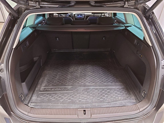 Volkswagen Passat 14 of 19
