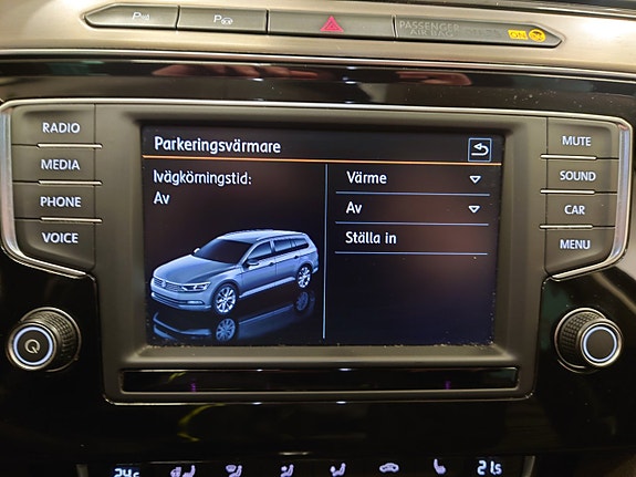 Volkswagen Passat 17 of 19