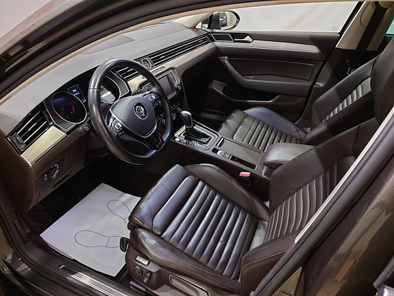 Volkswagen Passat 7 of 19