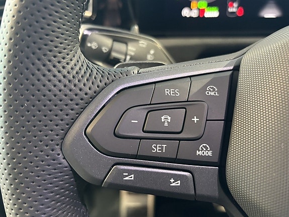 Volkswagen Tiguan 12 of 21