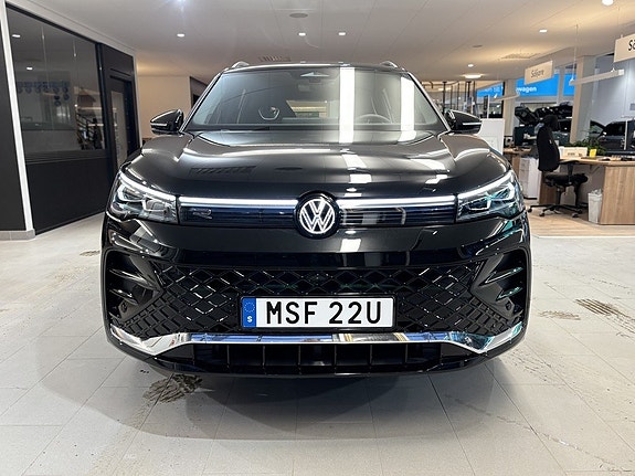 Volkswagen Tiguan 3 of 5