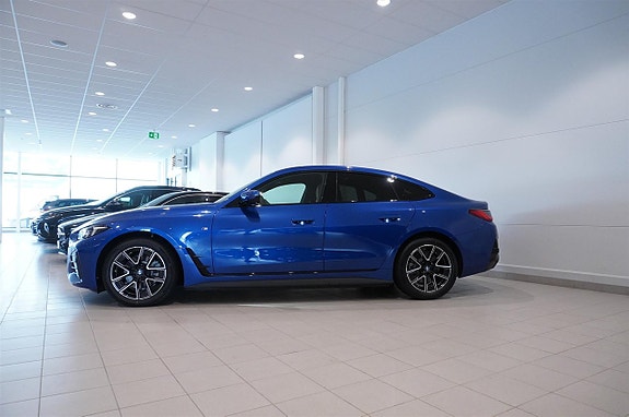 BMW i4 3 of 12