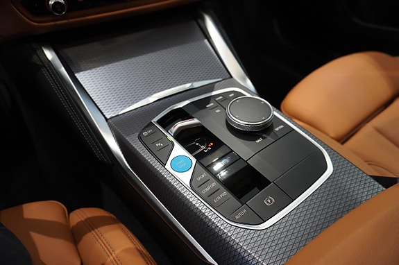 BMW i4 10 of 12