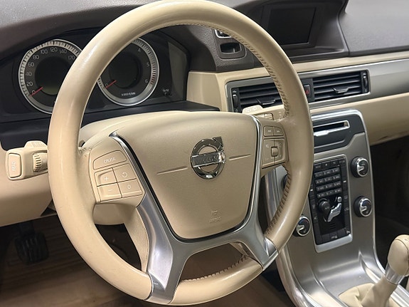 Volvo V70 11 of 26