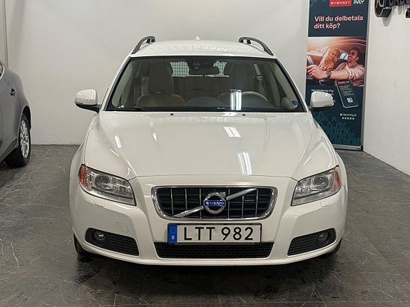 Volvo V70 2 of 26