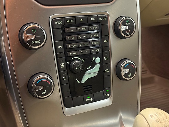 Volvo V70 12 of 26