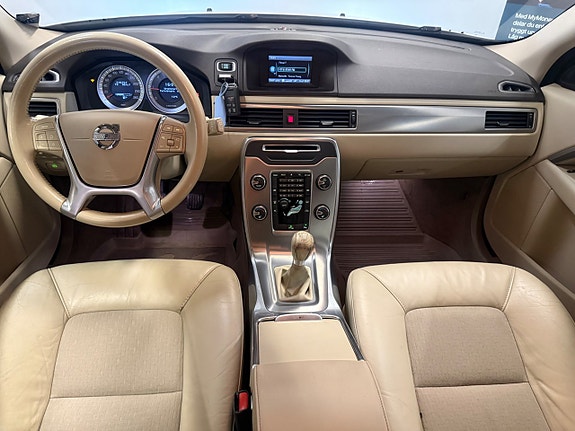 Volvo V70 15 of 26