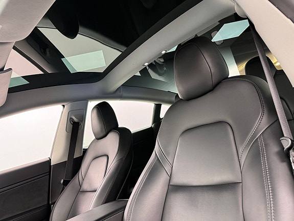 Tesla Model 3 9 of 17