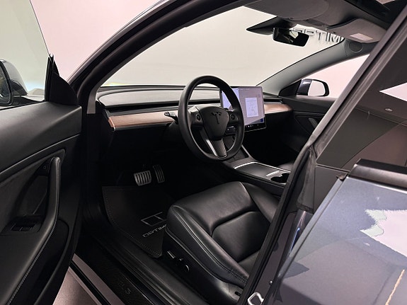 Tesla Model 3 5 of 17