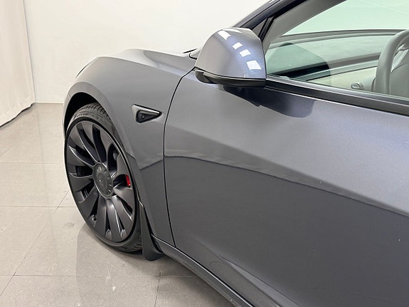 Tesla Model 3 10 of 17