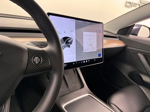 Tesla Model 3 7 of 17