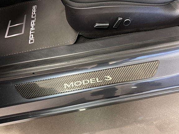 Tesla Model 3 11 of 17