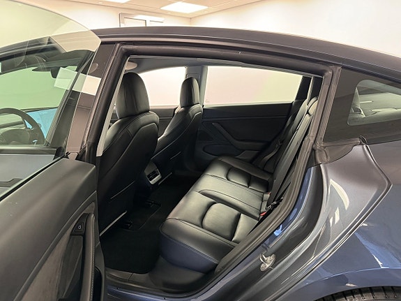 Tesla Model 3 12 of 17