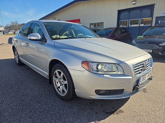 Volvo S80 2 of 7