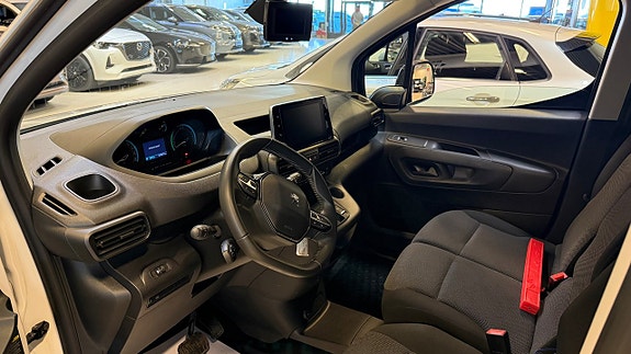 Peugeot e-Partner 8 of 11