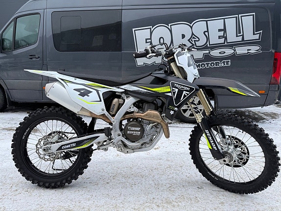 Triumph TF 450 RC Edition / Endast 9tim / Räntefritt 24mån