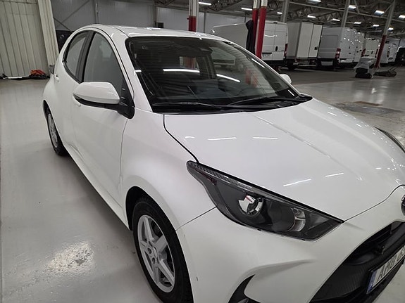 Toyota Yaris 3 of 5