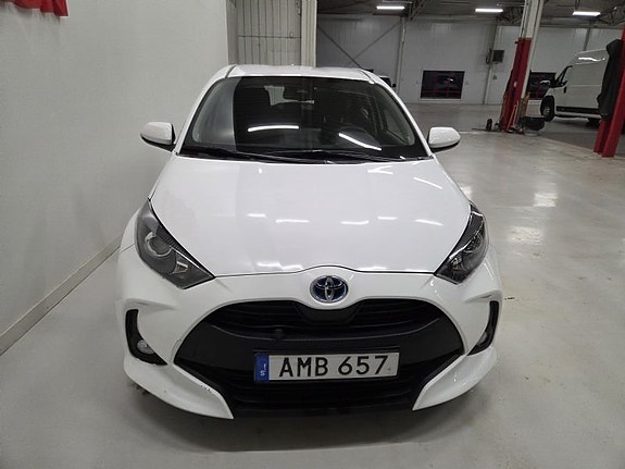 Toyota Yaris 2 of 5