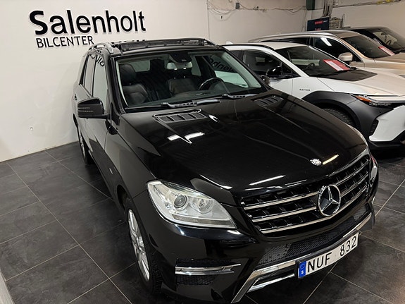 Mercedes-Benz ML350 4 of 5