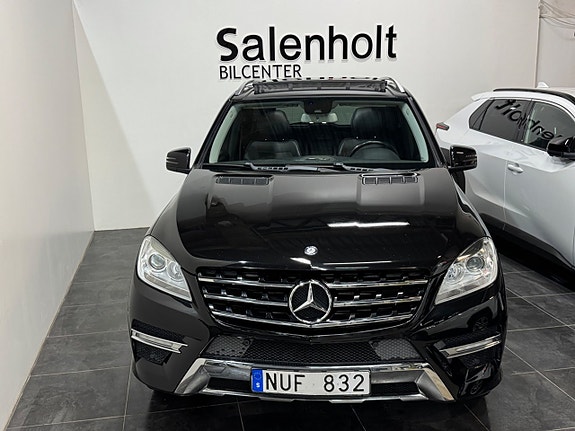 Mercedes-Benz ML350 3 of 5