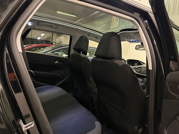 Peugeot 308 SW 21 of 25