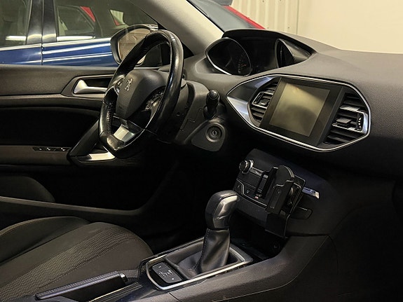Peugeot 308 SW 23 of 25