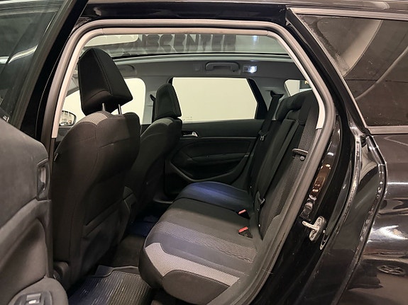 Peugeot 308 SW 19 of 25