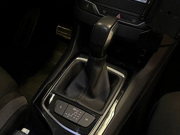 Peugeot 308 SW 13 of 25
