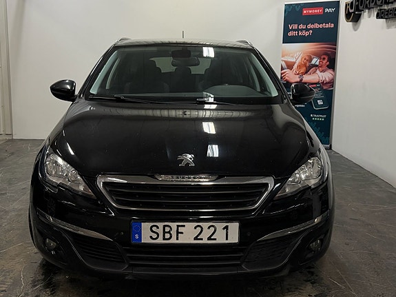 Peugeot 308 SW 2 of 5