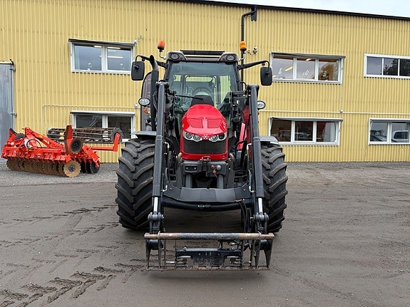 Massey Ferguson 5612 Dyna-4