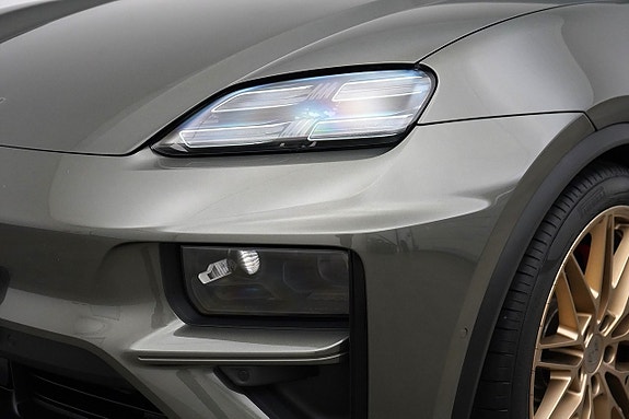Porsche Macan Turbo 22 of 23