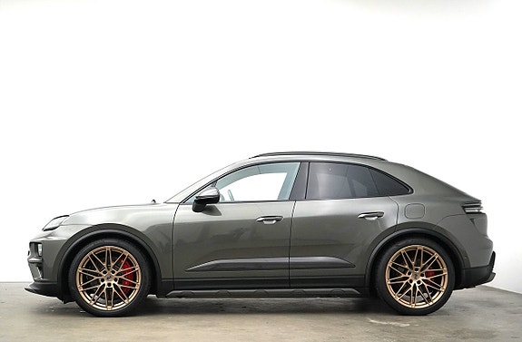 Porsche Macan Turbo 2 of 5