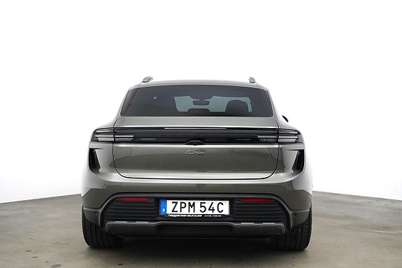 Porsche Macan Turbo 19 of 23