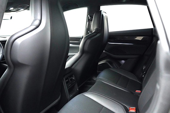 Porsche Macan Turbo 8 of 23