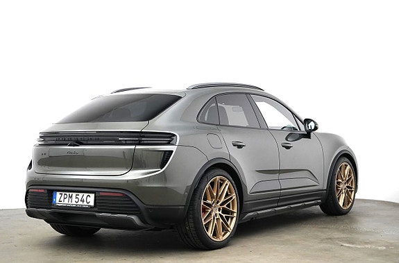 Porsche Macan Turbo 21 of 23