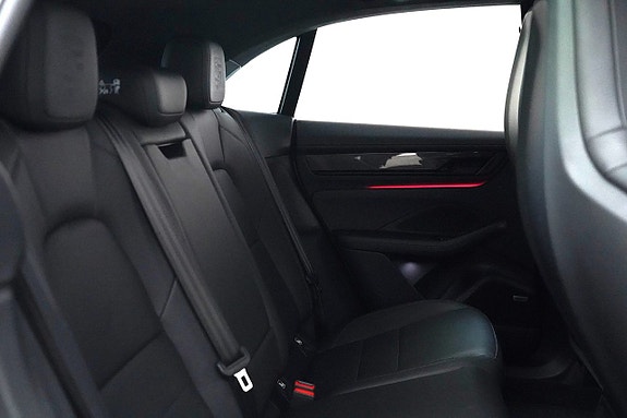 Porsche Macan Turbo 9 of 23