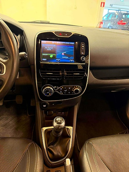Renault Clio 18 of 23