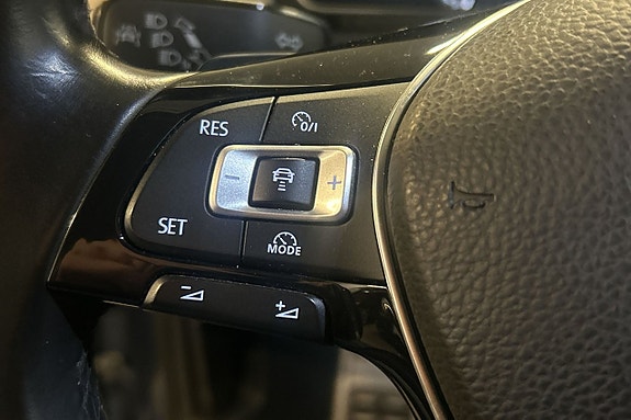 Volkswagen Passat Alltrack 16 of 25