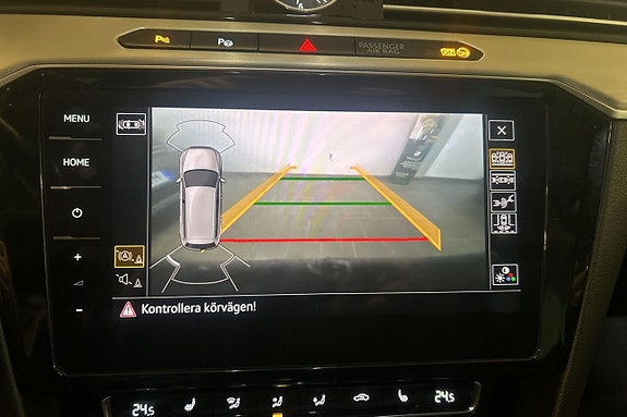 Volkswagen Passat Alltrack 19 of 25