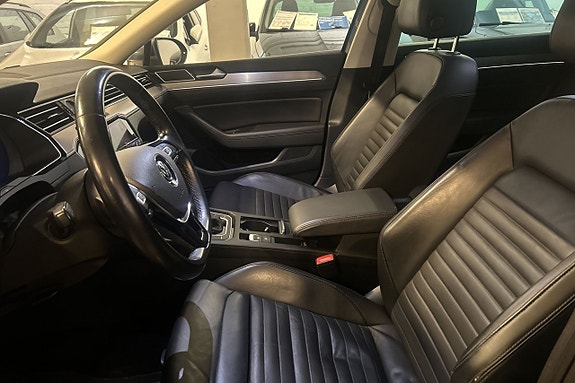 Volkswagen Passat Alltrack 10 of 25